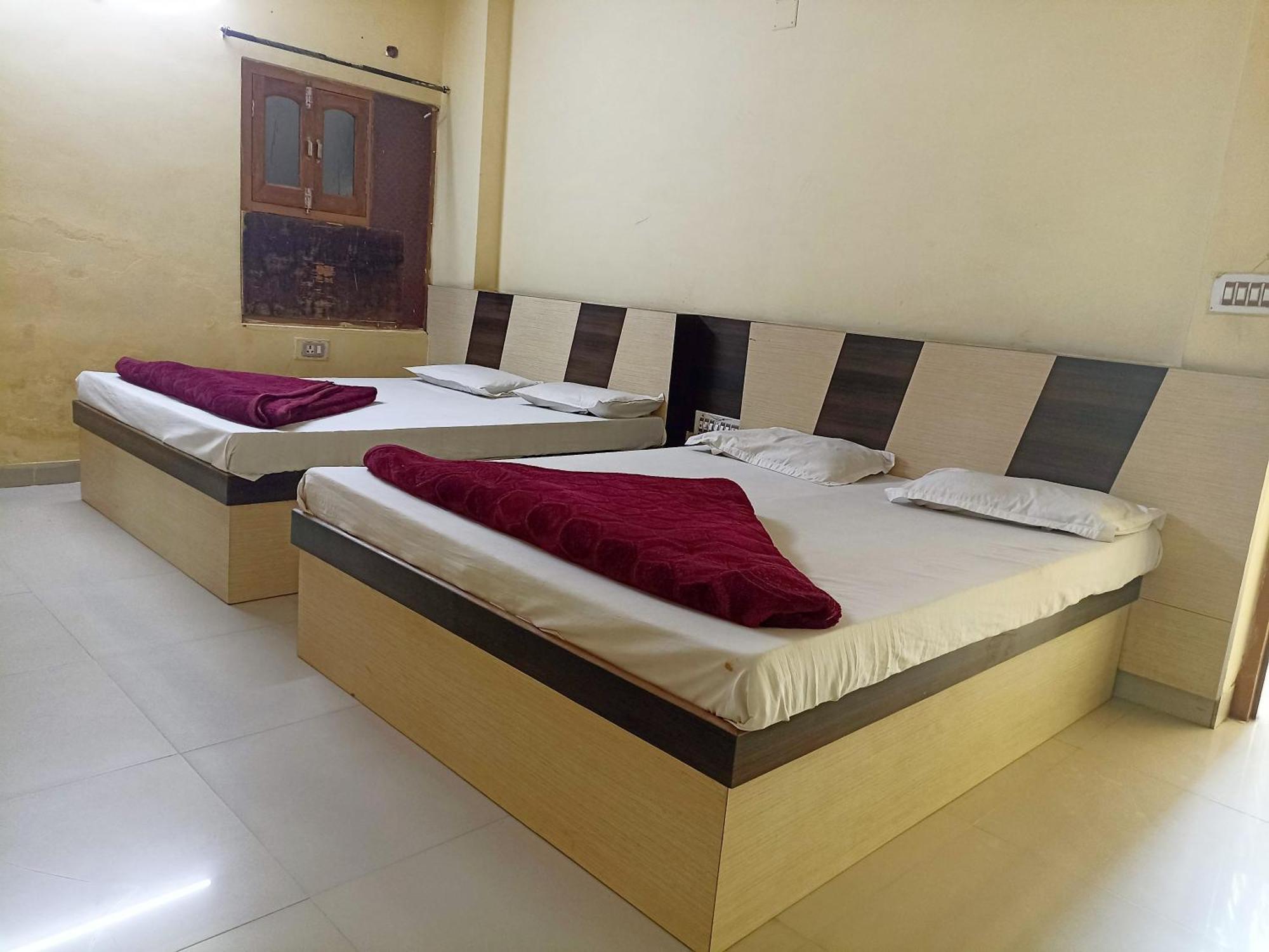 Shreeji Arpan Nāthdwāra Quarto foto